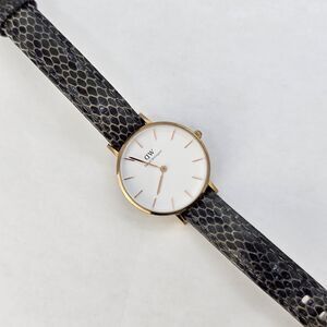 Daniel Wellington Women's Watch White Dial 28MM Leather Band 5.25-7" New Battery